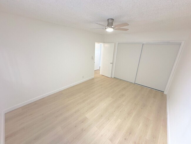 Building Photo - Highly updated 1bd/1ba in Canoga Park, Chatsworth adjacent! Parking included