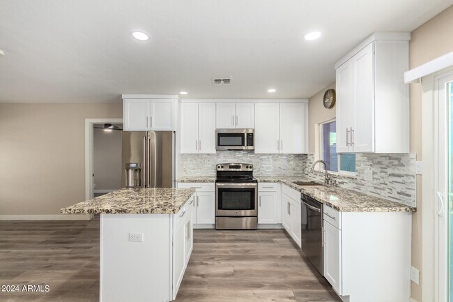 Building Photo - 1602 W Rockwood Dr