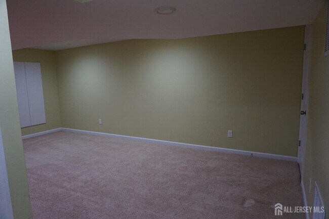 Building Photo - 160 Vasser Dr