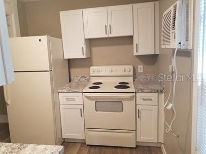 Building Photo - 318 E Tarpon Ave