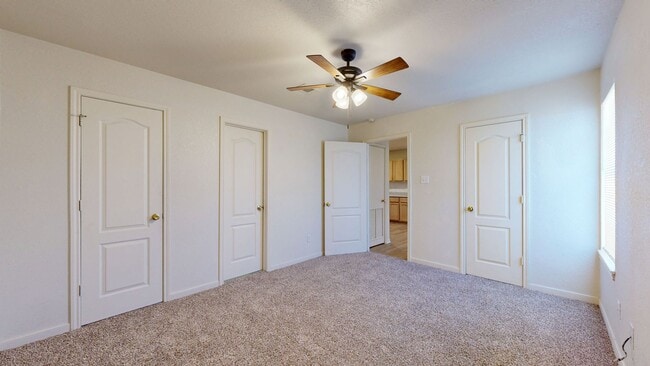 Building Photo - Look at all the space only $995!!!