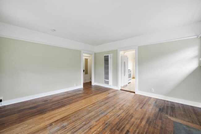 Building Photo - 751 W 7th Ave