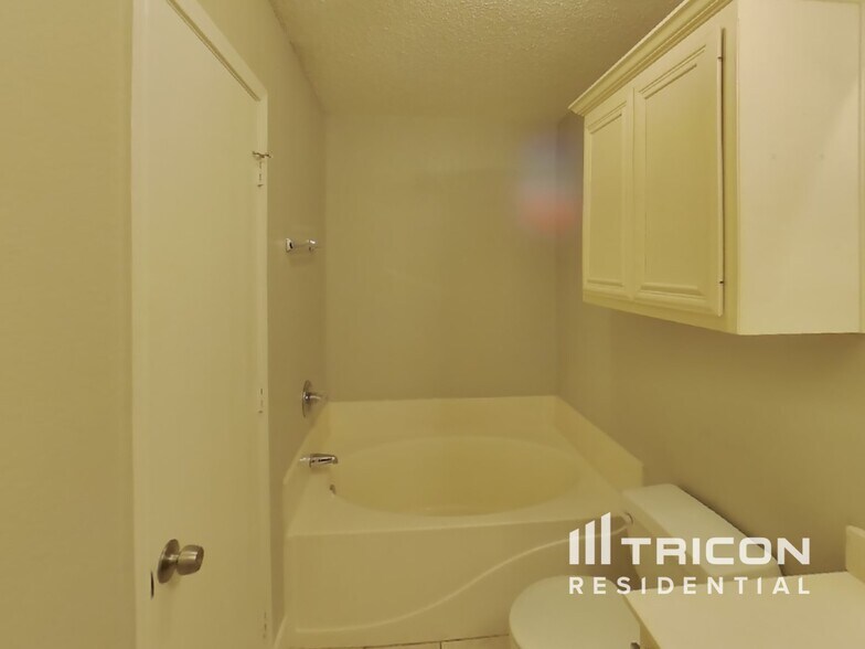 Building Photo - 5904 Aloe Ct