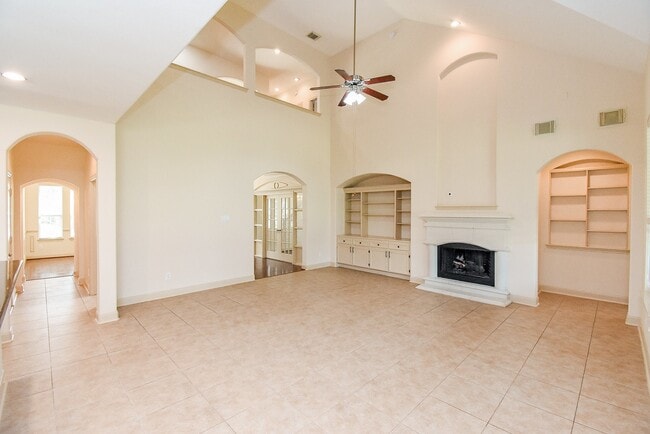 Building Photo - 28514 Hayden Park Dr