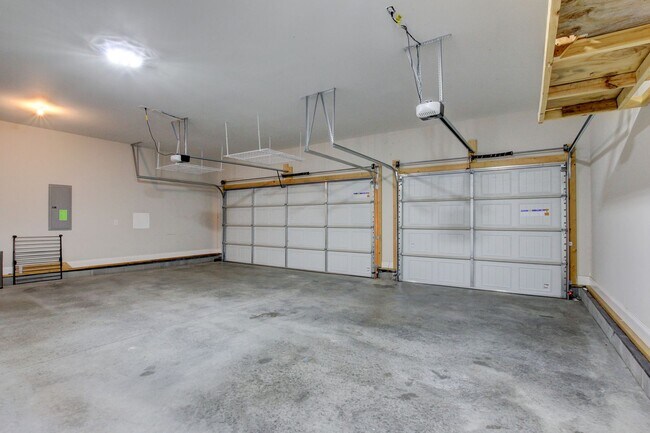 Building Photo - 230 Cotoneaster Ln