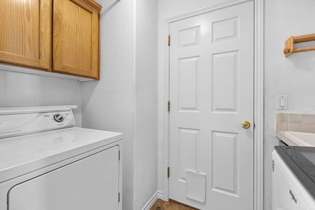 Building Photo - 700 SW 27th Way