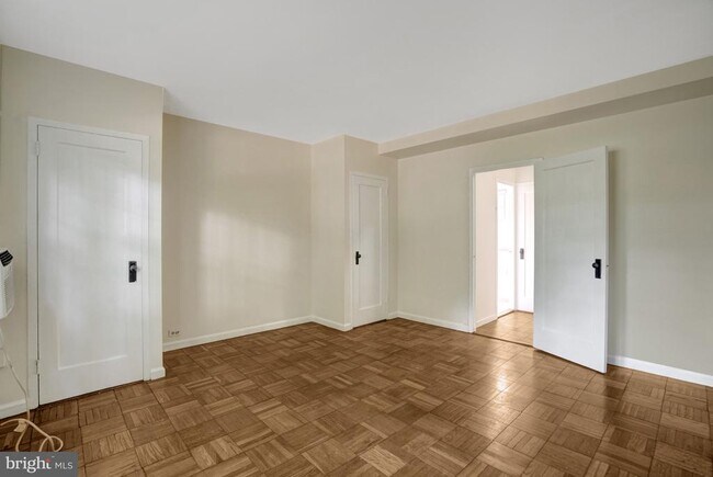 Building Photo - 3200 Martha Custis Dr