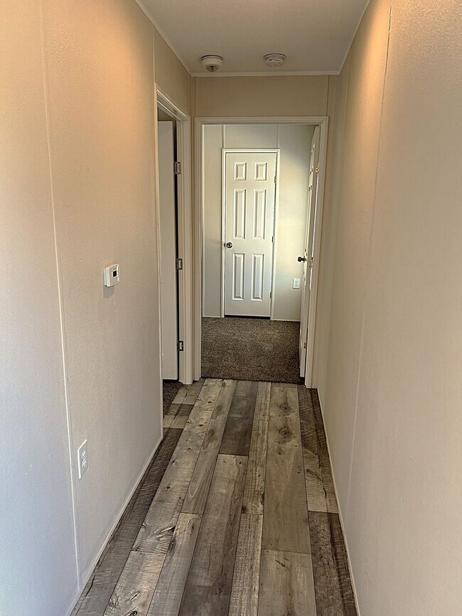 Building Photo - Conveniently Located Northeast Houston Are...