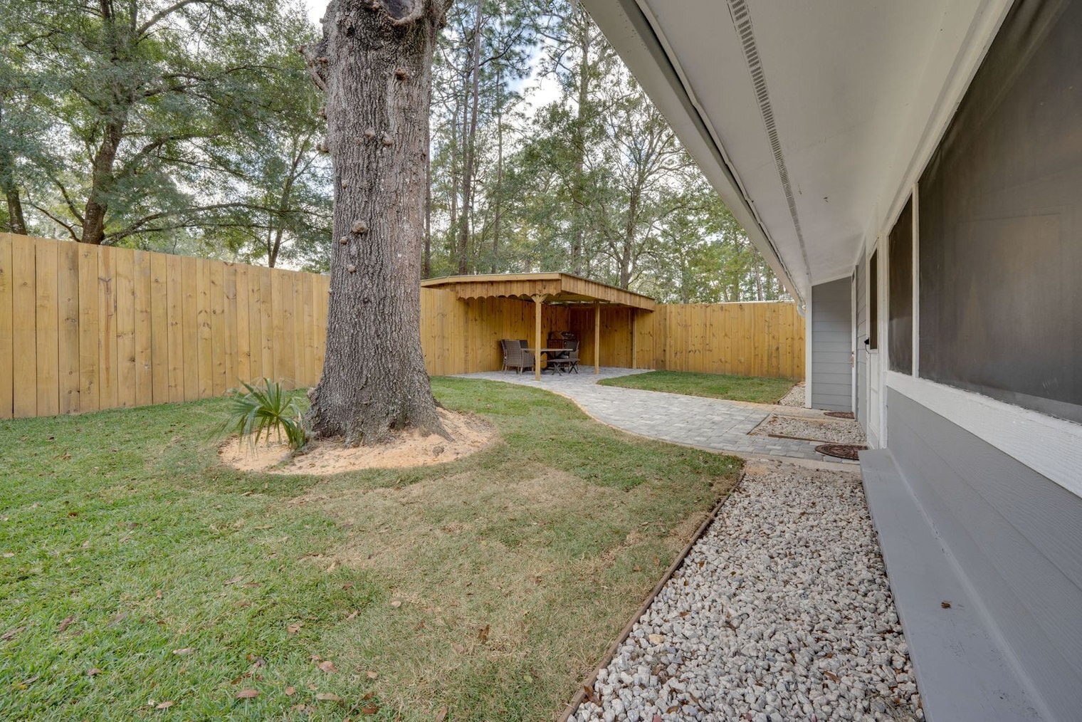 Building Photo - 224 E Kelly Park Rd