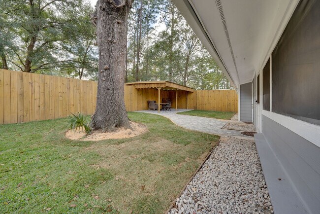 Building Photo - 224 E Kelly Park Rd