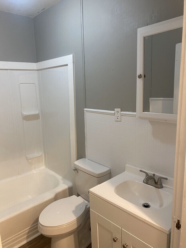 Building Photo - 110 Breckenridge St