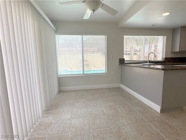 Building Photo - 7604 Cruz B