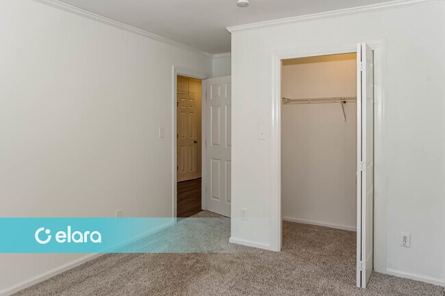 Building Photo - 518 Sussex Dr SW