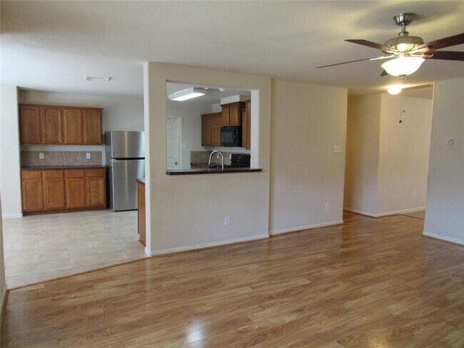Building Photo - 6338 Applewood Forest Dr