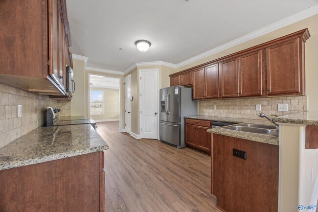 Building Photo - 120 Park Square Ln