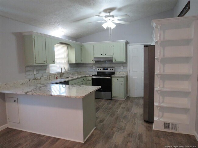 Building Photo - 760 Ashbrook Rd