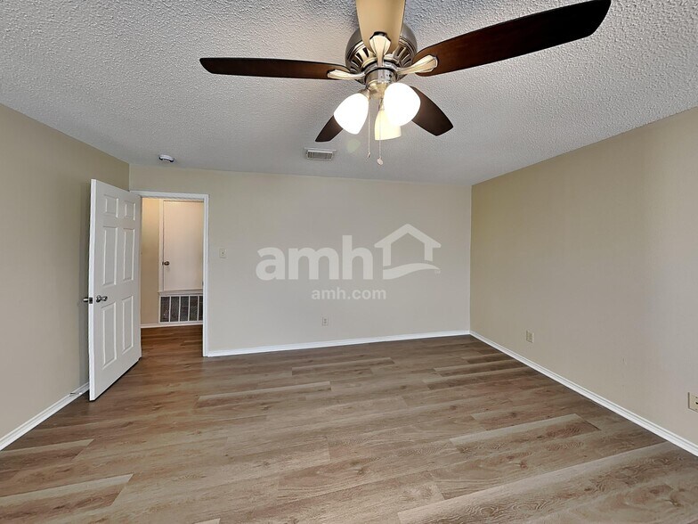 Building Photo - 8319 Tavern Pt