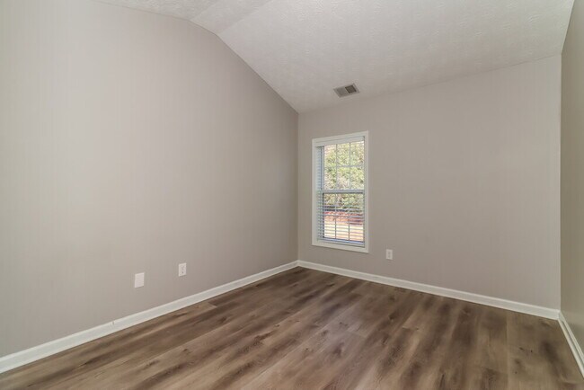 Building Photo - 2338 Greenside Dr