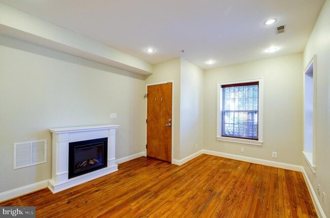 Building Photo - 1543 6th St NW