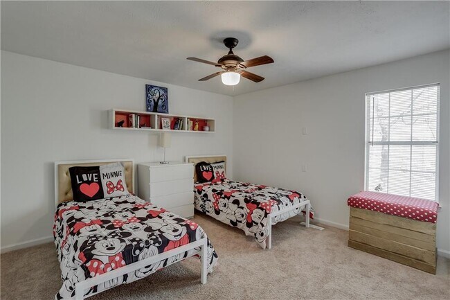 Building Photo - 4201 E Meadow Dr
