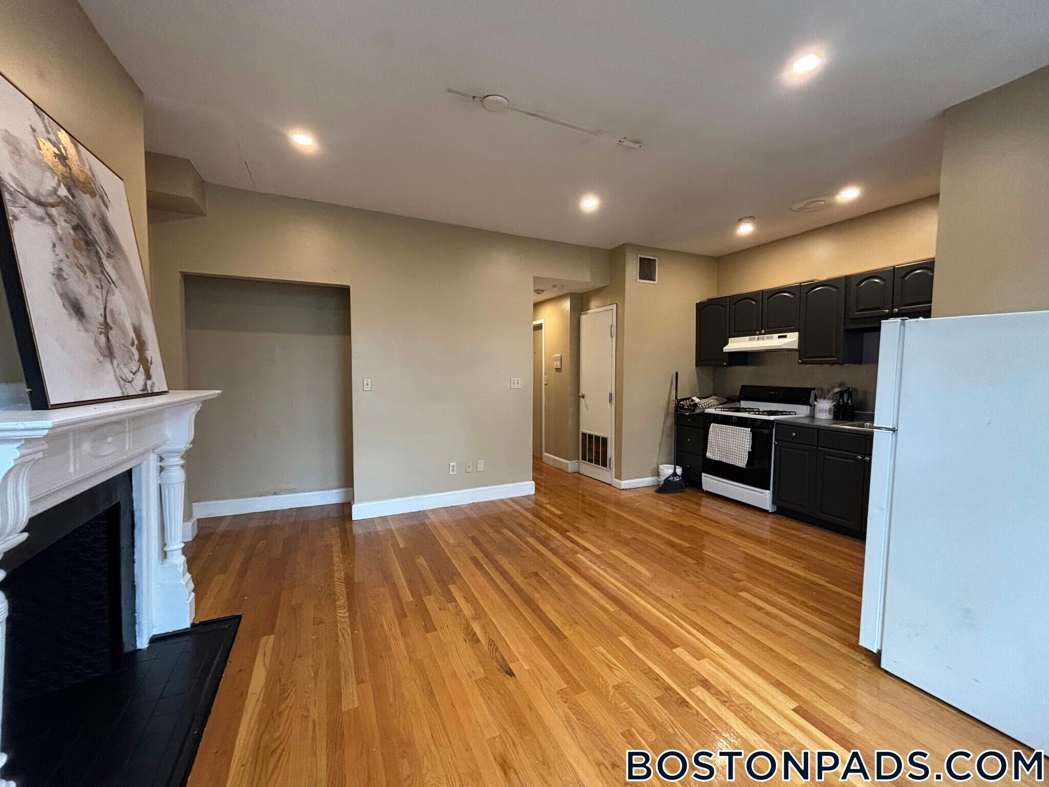 Building Photo - 17 Highgate St