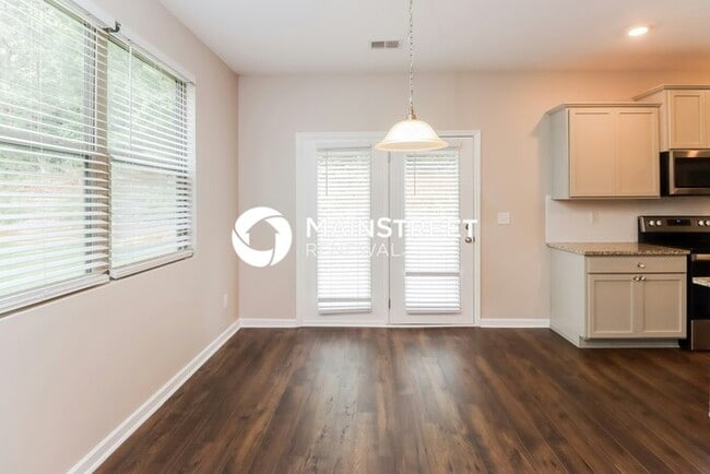 Building Photo - 4 Bedroom Pet-Friendly Home in Hampton, GA with Main Street Renewal