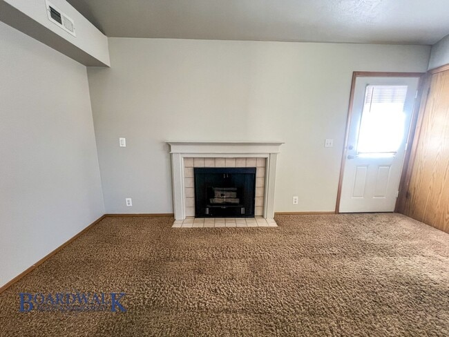 Building Photo - Charming 1-Bedroom Gem