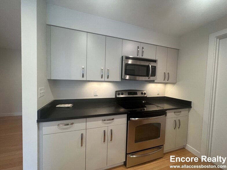 Building Photo - 601 Albany St