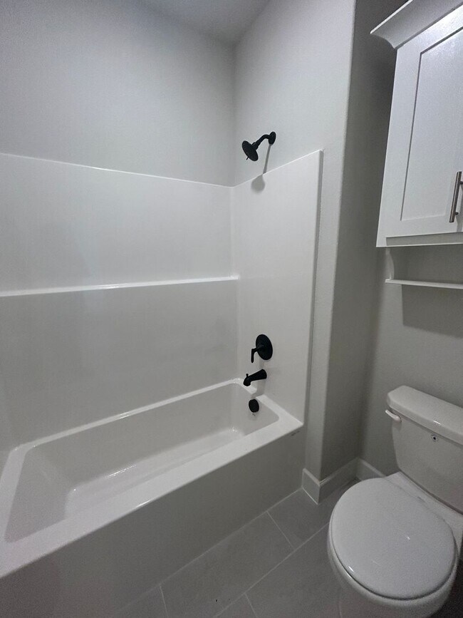 Building Photo - Beautiful Modern Home in Pea Ridge!