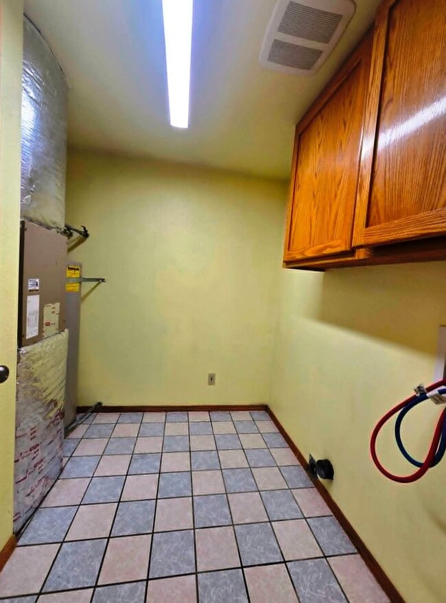 Building Photo - 2114 Becker St