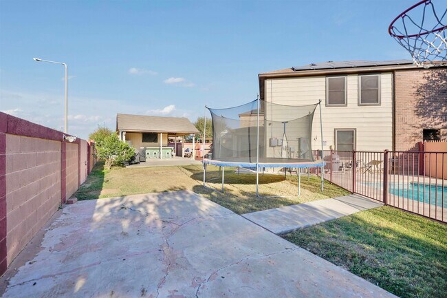 Building Photo - 2122 Mallorca Dr