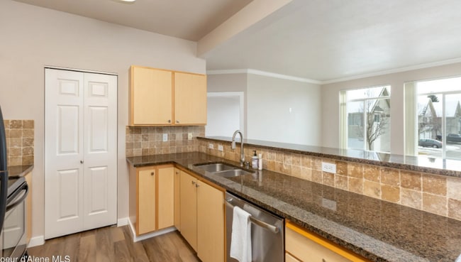 Building Photo - 22855 E Country Vista Dr