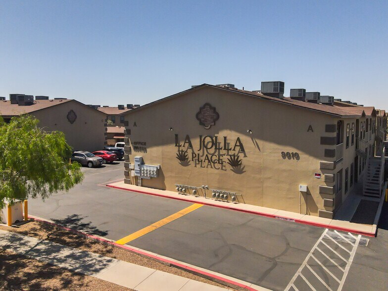 Building Photo - La Jolla Place Apartments
