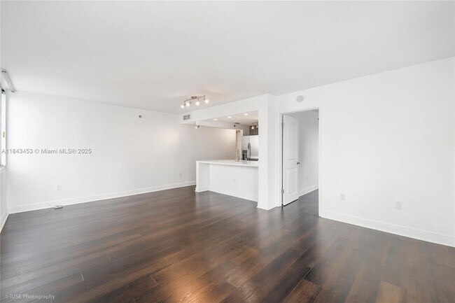 Building Photo - 850 N Miami Ave