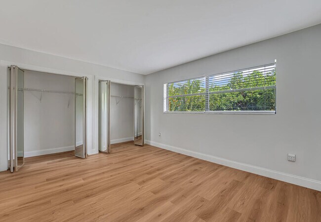 Building Photo - 2108 NE 44th St