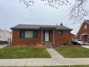 Building Photo - 175 Ashland St