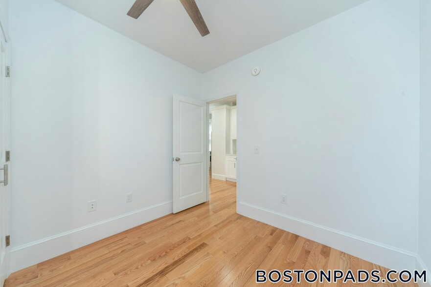 Building Photo - 175 Hemenway St