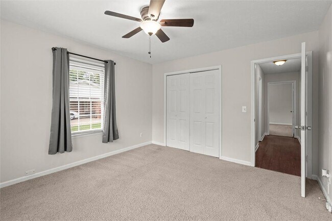 Building Photo - 213 Poplar St