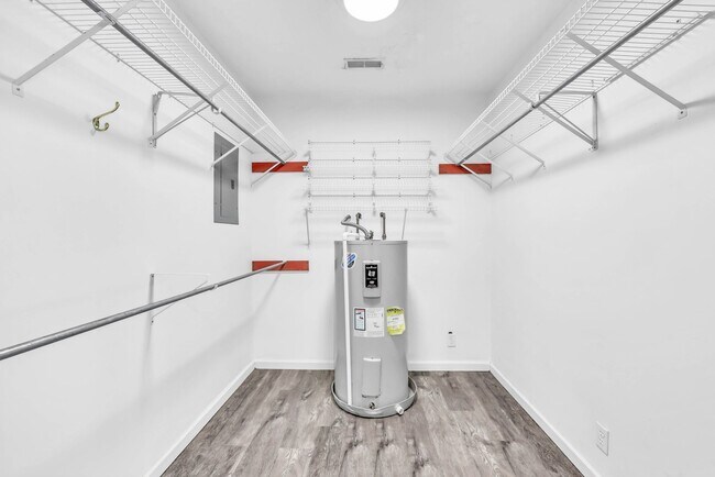 Building Photo - 398 Frontier Ln