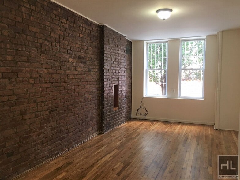 Building Photo - 8 AVENUE