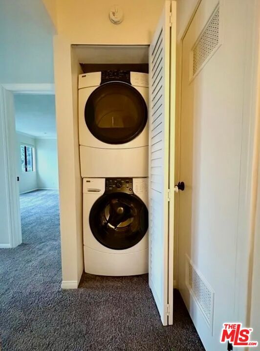 Building Photo - 805 N W Knoll Dr