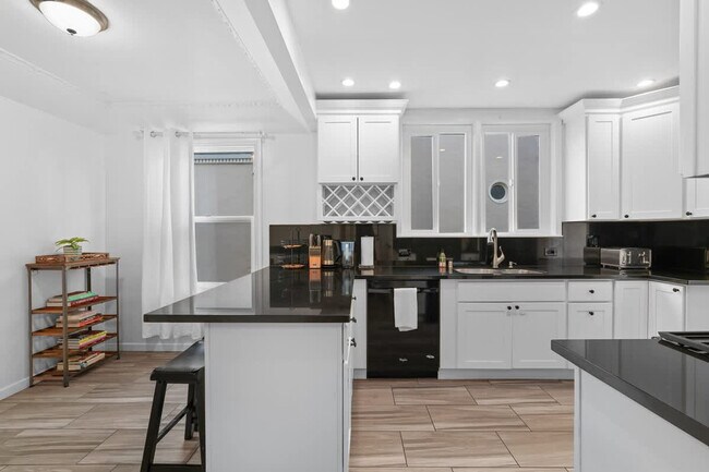 Building Photo - 145-147-147 Stanyan St