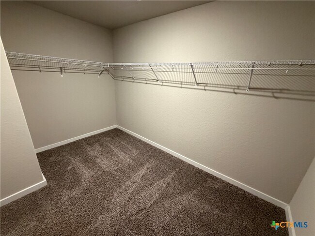 Building Photo - 1100 RIVER WOOD