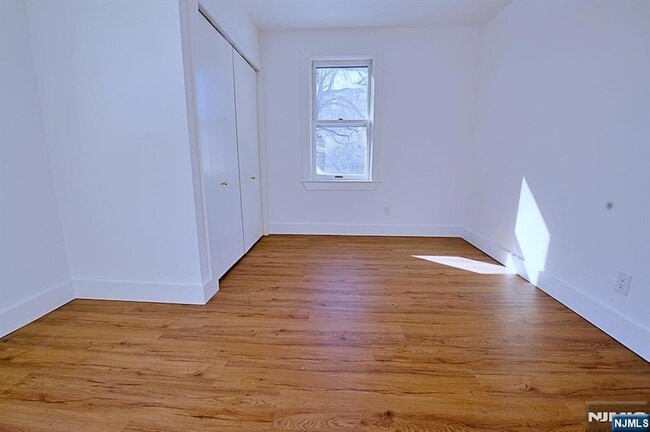 Building Photo - 16 Clarke St