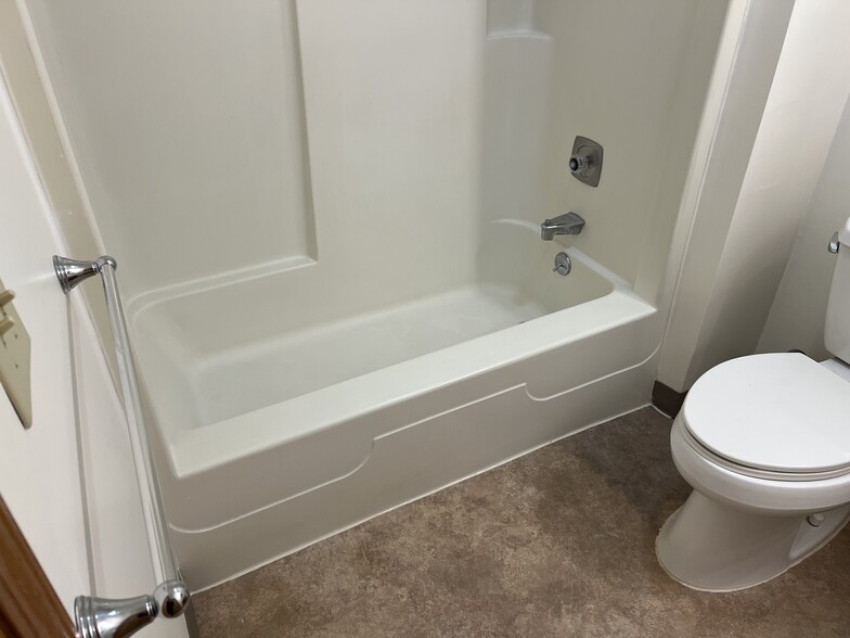 Hall Bath - 5633 Opal St