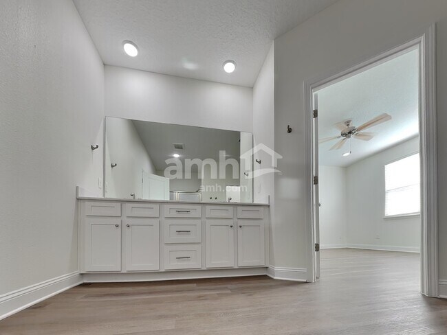 Building Photo - 11476 Bay Hl Cir