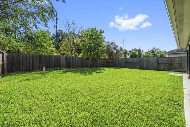 Building Photo - 21522 Daylily Hills Dr