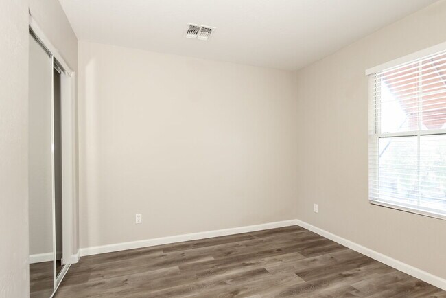 Building Photo - 2656 S 89th Ave