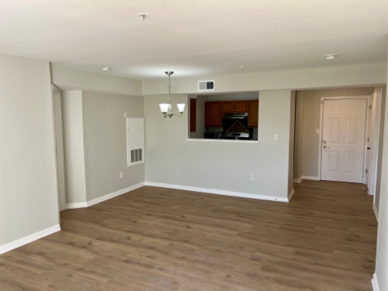 Building Photo - 14000 Farnsworth Ln