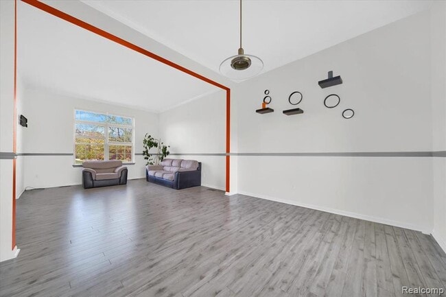 Building Photo - 2565 River Woods Dr N
